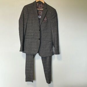 Paisley & Gray Checkered Suit 36R W32 L32